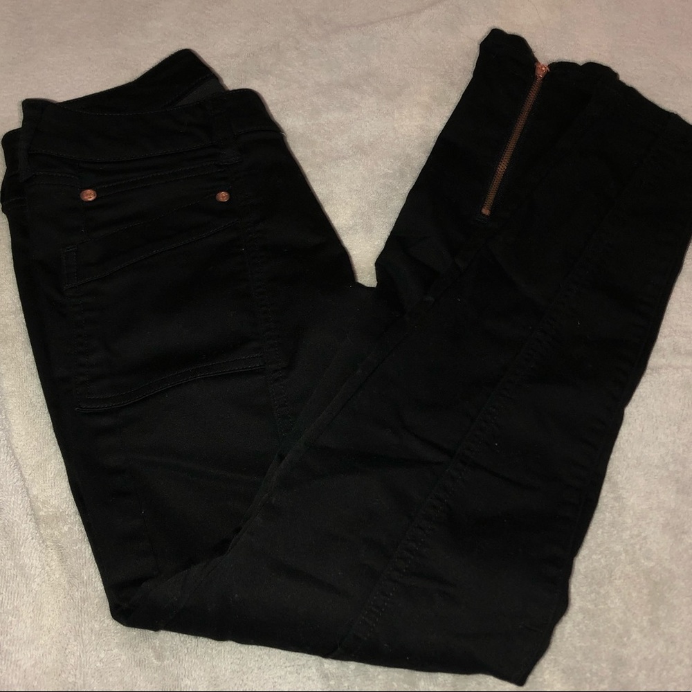 Black /gold pants with zipper at ankles size 1/25